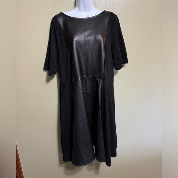 torrid Dresses & Skirts - Torrid Short Sleeve Pleather Dress, Size 2‎